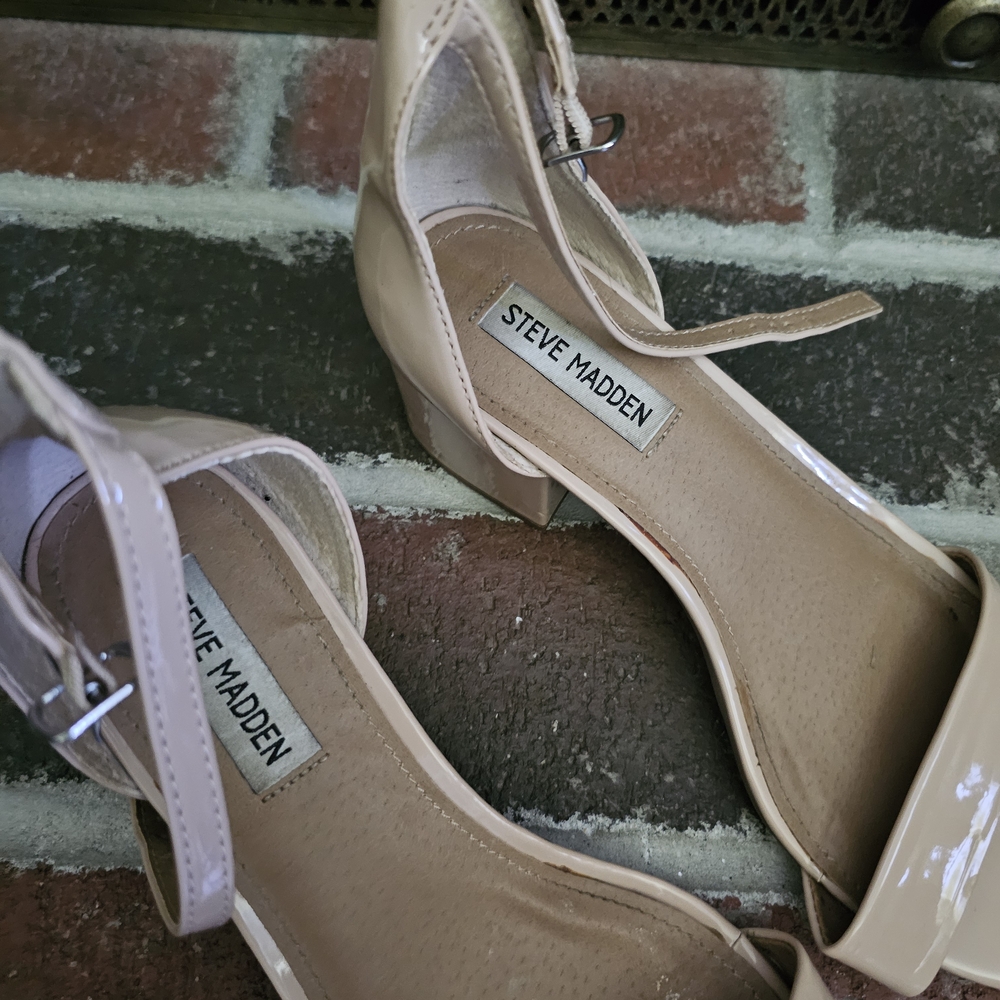 Steve Madden Tan Heels Elegant Design - Picture 2 of 3